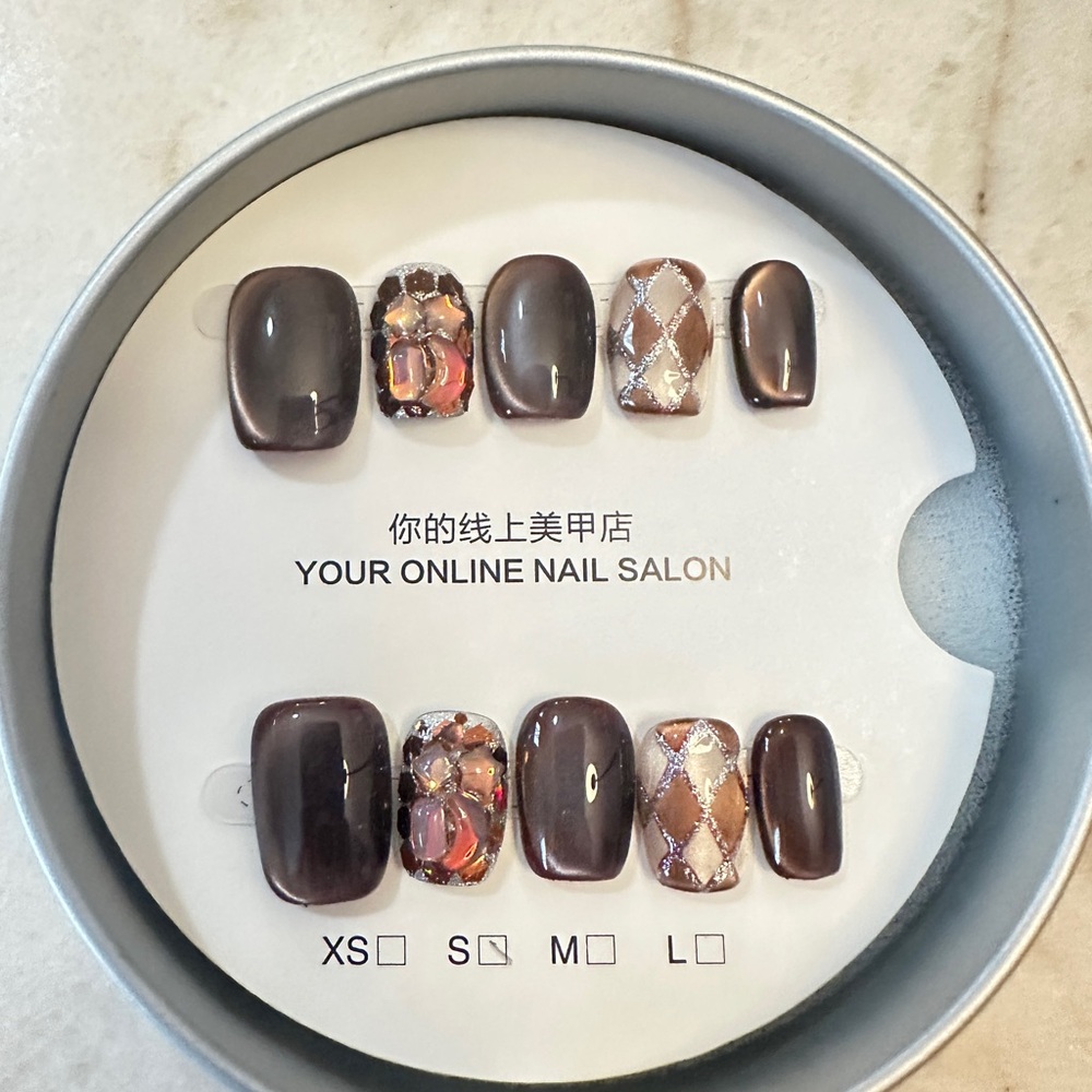 Elegant Brown and Gold Press-On Nails